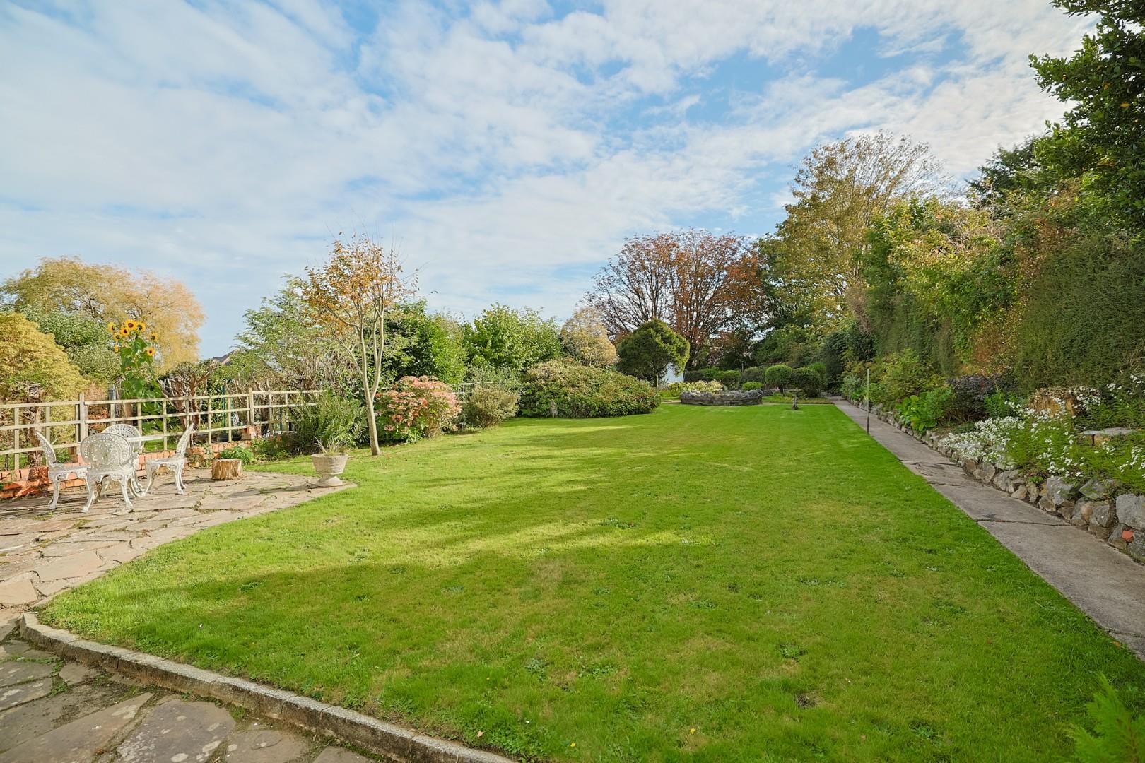 West Cross Lane, West Cross, Mumbles, Swansea, SA3 5LU